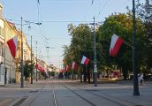 I znów powiewają biało-czerwone flagi