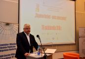 Bądź jak Zbigniew Herbert, napisz wiersz, ręką