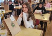 W nagrodę dostała puchar, dyplom i bon