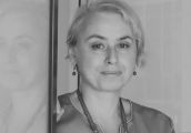 Trudno pogodzić się ze stratą osoby bardzo lubianej...