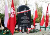 Jest nowy pomnik, będą kwiaty i znicze