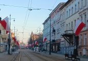 I znów zawisły flagi narodowe