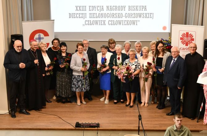 Wyróżnieni statuetkami ,,Człowiek - Człowiekowi''