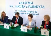 Umowa podpisana, milion złotych trafi na konto uczelni
