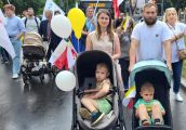 Najpierw rozśpiewany marsz, potem radosny festyn