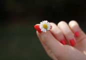 Manicure tytanowy krok po kroku – przewodnik dla początkujących