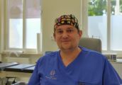 Jeżeli pacjent ma problem, to go operuję