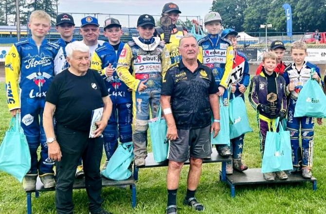 Udany powrót na tor Głębockiego, Stal najlepsza