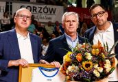 Trener, który wychował kilka pokoleń koszykarek