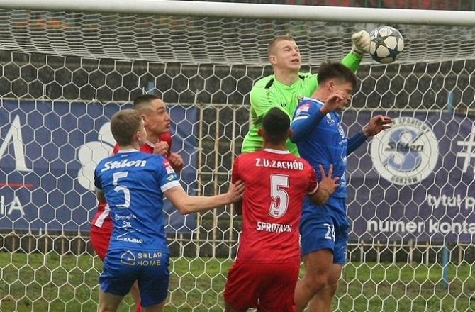 Siedem bramek w meczu Stilonu