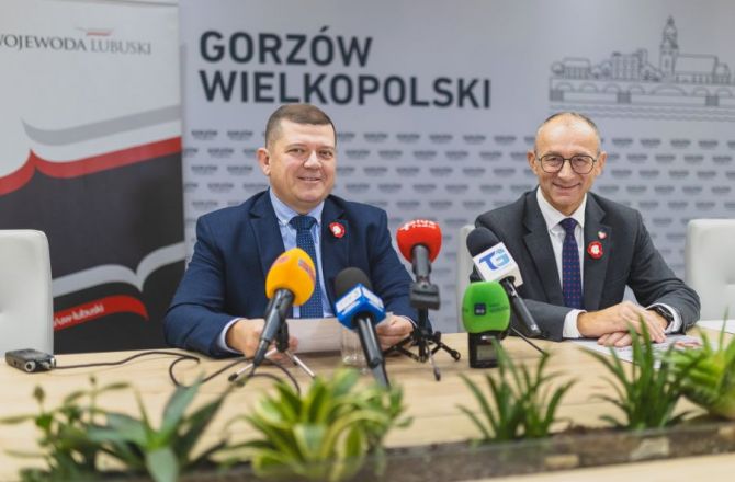 Gorzowscy urzędnicy będą rozdawać biało-czerwone flagi