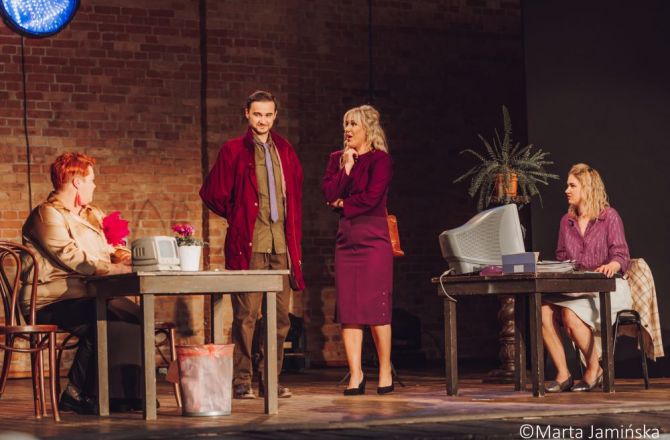 Przewrotna komedia powraca