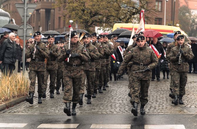 Na czele szła orkiestra wojskowa... - GALERIA