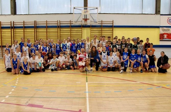 Uczniowie świętowali na sportowo