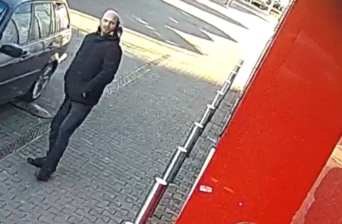 Rozpoznajesz mężczyznę z nagrania?