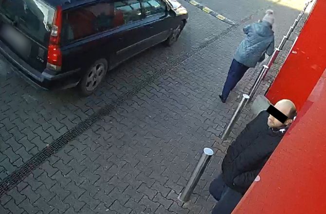 Napad na 80-latkę poruszającą się o kuli