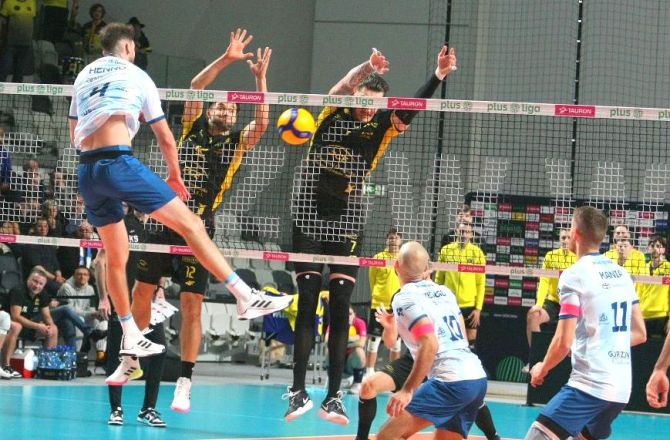 Braterski pojedynek pod czujnym okiem ojca