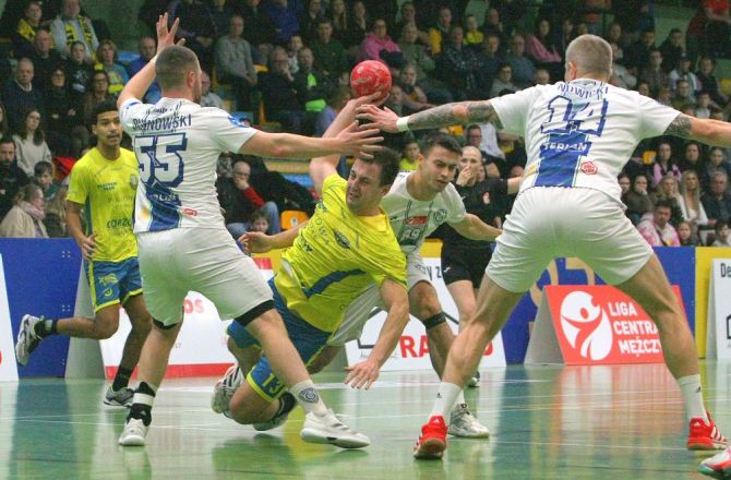 Stalowcy coraz bliżej fotela lidera – GALERIA