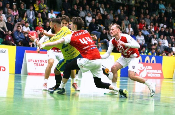 Szalone 120 sekund w wykonaniu piłkarzy ręcznych