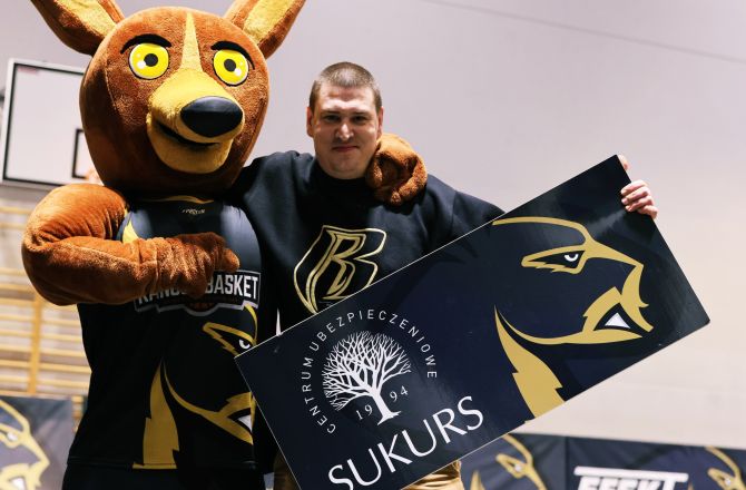 Trafił z połowy boiska i zgarnął pokaźną nagrodę! ZOBACZ!