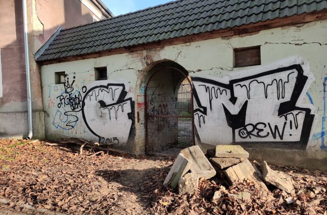 Brzydko jest i brzydko zostanie. Nie ma za co remontować