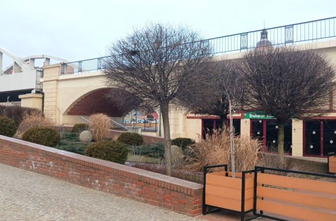 Musi być komicznie, bo inaczej kto by o mieście usłyszał