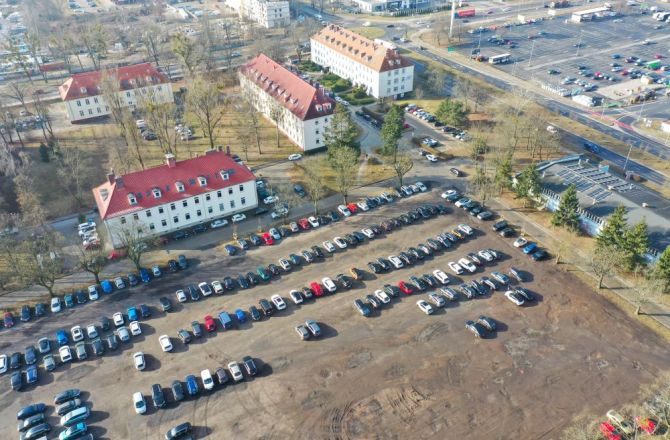 Parking z częściowo przepuszczalną nawierzchnią